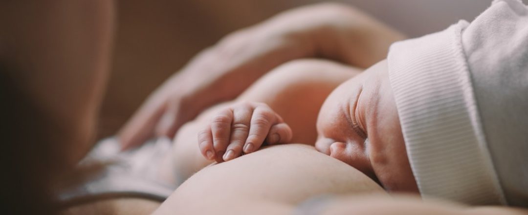 dojčenie novorodenca