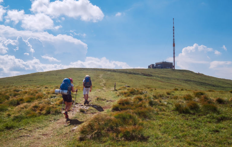 Dvojica turistov v slovenských horách