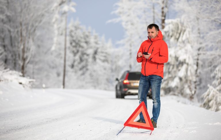 na čo sa pripraviť pri dopravenj nehode v zime