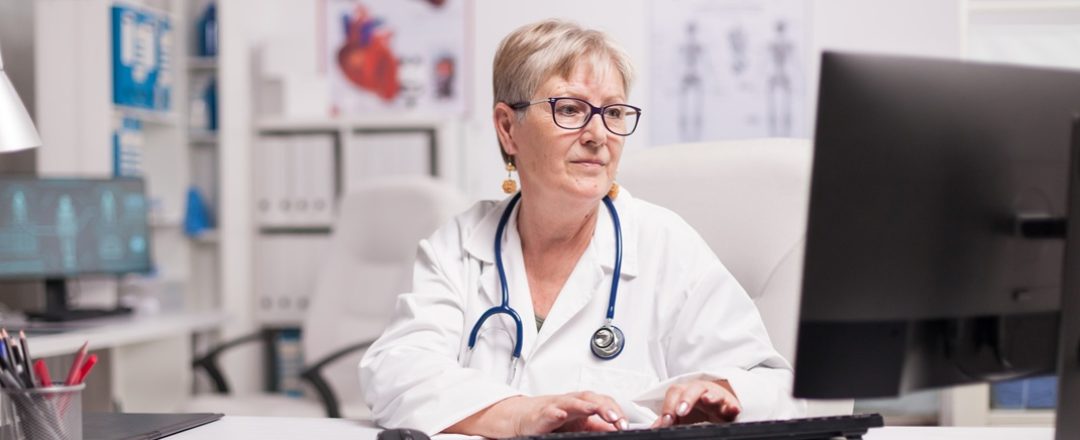 lekárka predpisuje e-recept