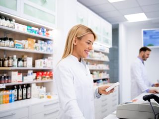 farmaceutka v lekárni