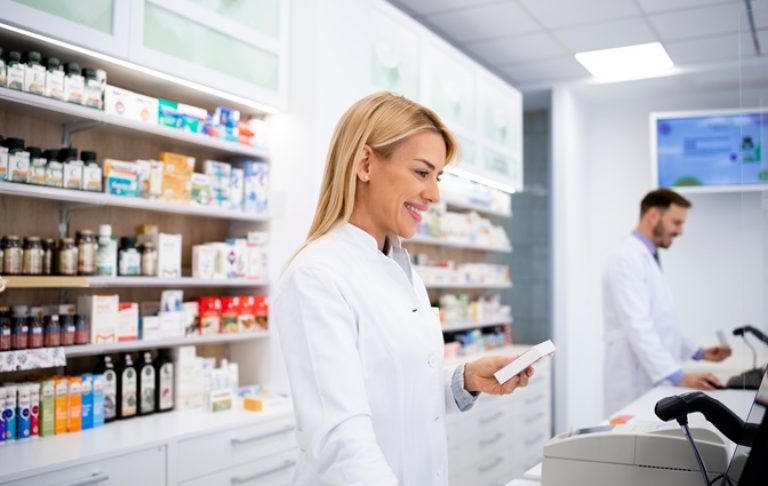 farmaceutka v lekárni