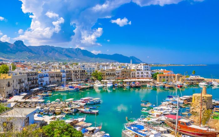 mestečko Kyrenia na Cypre