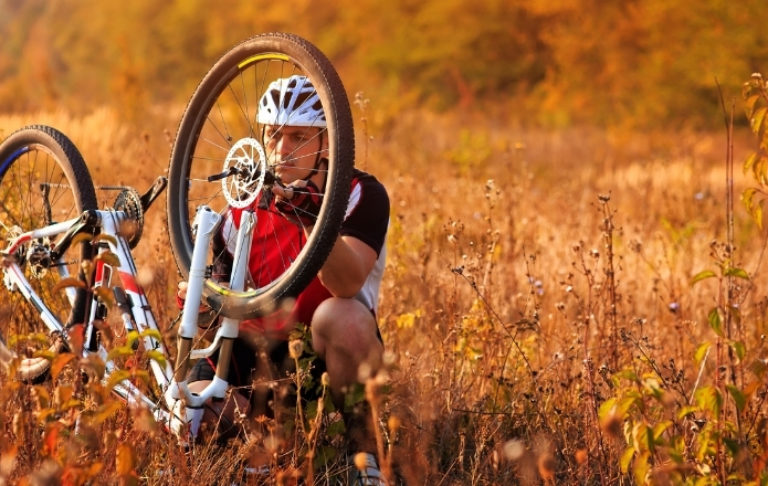 Oprava defektu na bicykli