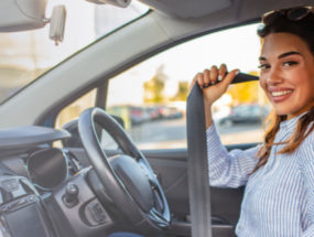 auto bezpečnostné pásy žena