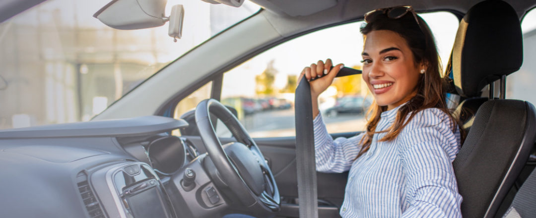 auto bezpečnostné pásy žena