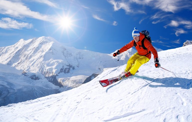 poistenie na lyžovačku v Alpách
