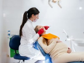 tehotná žena na zubnom ošetrení