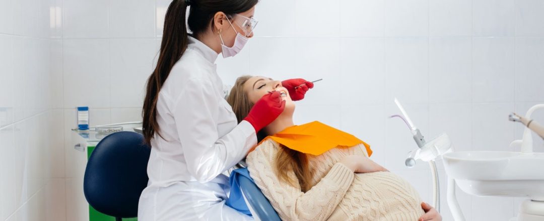tehotná žena na zubnom ošetrení