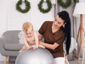 cvičenie s dieťaťom na posilnenie brušných svalov