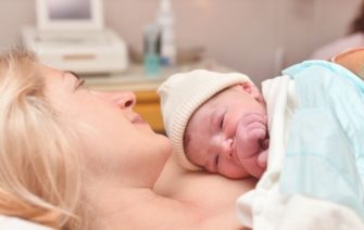 podanie oxytocínu v tretej dobe pôrodnej